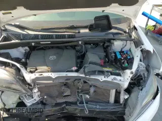 2019 Toyota Sienna SE with VIN 5TDXZ3DC7KS002807, listed as a Copart auction lot 59364105 with 61,346 mi miles and Salvage title. Bid and sale history available at DreamBid. Image 16.