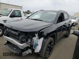 2024 Jeep Compass Latitude with VIN 3C4NJDBN4RT581246, listed as a Copart auction lot 68928544 with 10,946 mi miles and Salvage Title. Bid and sale history available at carsss.com. Image 1.