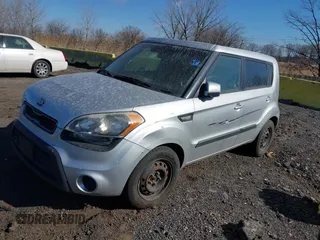 2013 Kia Soul with VIN KNDJT2A55D7519897, listed as a IAAI auction lot 41663108 with 102,360 mi miles. Bid and sale history available at carsss.com. Image 2.