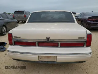 1996 Lincoln Town Car Cartier z VIN 1LNLM83W8TY734774, wystawiony jako Copart lot #52219725 z przebiegiem 128 444 mil mil oraz Tytuł czysty. Historia ofert i sprzedaży dostępna na DreamBid. Obrazek 6.