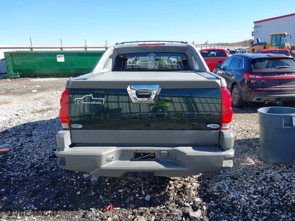 2002 Chevrolet Avalanche with VIN 3GNEC13T62G263379, listed as a IAAI auction lot 40907582 with 220,309 mi miles. Bid and sale history available at carsss.com. Image 16.