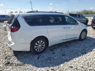 2017 Chrysler Pacifica Touring L z VIN 2C4RC1BG2HR846727, wystawiony jako Copart lot #55104615 z przebiegiem 152 855 mil mil oraz Czysty tytuł • Clean title. Historia ofert i sprzedaży dostępna na DreamBid. Obrazek 3.