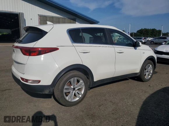 2018 Kia Sportage LX z VIN KNDPMCAC7J7448175, wystawiony jako Copart lot #59800765 z przebiegiem 138 825 mil mil oraz Czysty tytuł • Clean title. Historia ofert i sprzedaży dostępna na DreamBid. Obrazek 3.