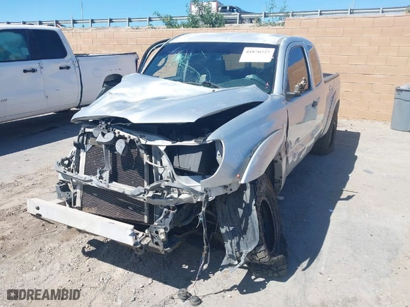 2006 Toyota Tacoma PreRunner with VIN 5TETU62NX6Z287434, listed as a IAAI auction lot 41870227 with 211,707 mi miles. Bid and sale history available at carsss.com. Image 2.
