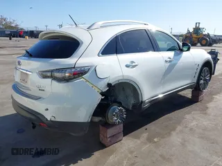 2017 Infiniti QX70 z VIN JN8CS1MU1HM141873, wystawiony jako IAAI lot #42345889 z przebiegiem 65 090 mil mil oraz . Historia ofert i sprzedaży dostępna na DreamBid. Obrazek 4.
