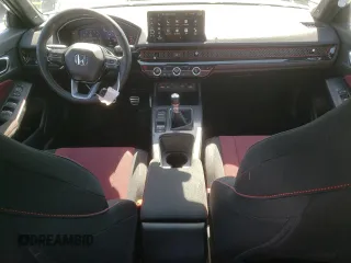 2025 Honda Civic Si z VIN 2HGFE1E52SH472447, wystawiony jako Copart lot #50688055 z przebiegiem 4588 mil mil oraz Szkody całkowita. Historia ofert i sprzedaży dostępna na DreamBid. Obrazek 8.