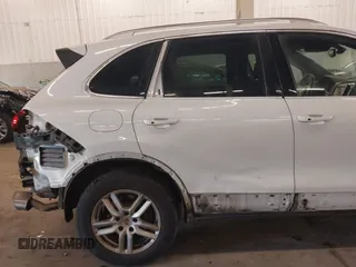2016 Porsche Cayenne with VIN WP1AA2A26GLA10357, listed as a IAAI auction lot 41370956 with 96,026 mi miles. Bid and sale history available at carsss.com. Image 20.