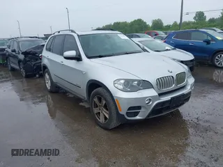2011 BMW X5 35d z VIN 5UXZW0C50BL660634, wystawiony jako IAAI lot #42434995 z przebiegiem 123 218 mil mil oraz . Historia ofert i sprzedaży dostępna na DreamBid. Obrazek 1.