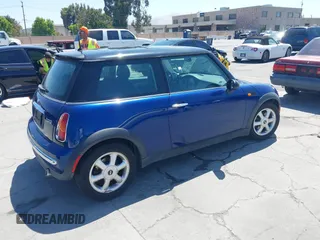 2004 MINI Hardtop с VIN WMWRC33444TC50120, выставлен на аукционе IAAI как лот 42610021 с пробегом 176 078 миль миль и . История ставок и продаж доступна на DreamBid. Изображение 4.