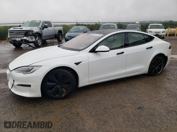 2021 Tesla Model S Long Range z VIN 5YJSA1E5XMF439827, wystawiony jako Copart lot #56117755 z przebiegiem Nie podano mil oraz Szkoda całkowita • Salvage title. Historia ofert i sprzedaży dostępna na DreamBid. Obrazek 1.