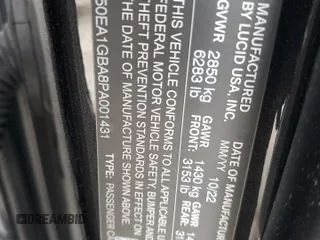 2023 Lucid Air Grand Touring z VIN 50EA1GBA8PA001431, wystawiony jako Copart lot #75683014 z przebiegiem 12 117 mil mil oraz Szkody całkowita. Historia ofert i sprzedaży dostępna na DreamBid. Obrazek 12.