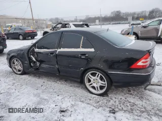 2005 Mercedes-Benz C 55 AMG z VIN WDBRF76J35F584816, wystawiony jako Copart lot #45890395 z przebiegiem 154 772 mil mil oraz Szkoda całkowita • Salvage title. Historia ofert i sprzedaży dostępna na DreamBid. Obrazek 2.