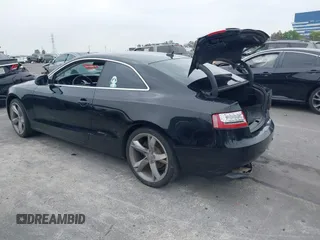 2011 Audi A5 Premium Plus z VIN WAULFAFR5BA026403, wystawiony jako IAAI lot #42342704 z przebiegiem 150 769 mil mil oraz . Historia ofert i sprzedaży dostępna na DreamBid. Obrazek 3.