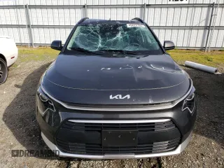 2024 Kia Niro LX with VIN KNDCP3LE8R5179213, listed as a Copart auction lot 49829785 with 9,224 mi miles and Salvage Title. Bid and sale history available at carsss.com. Image 5.