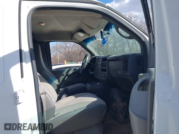 2014 Chevrolet Express Cargo with VIN 1GCWGFBA9E1140385, listed as a IAAI auction lot 38818319 with 366,153 mi miles. Bid and sale history available at carsss.com. Image 5.