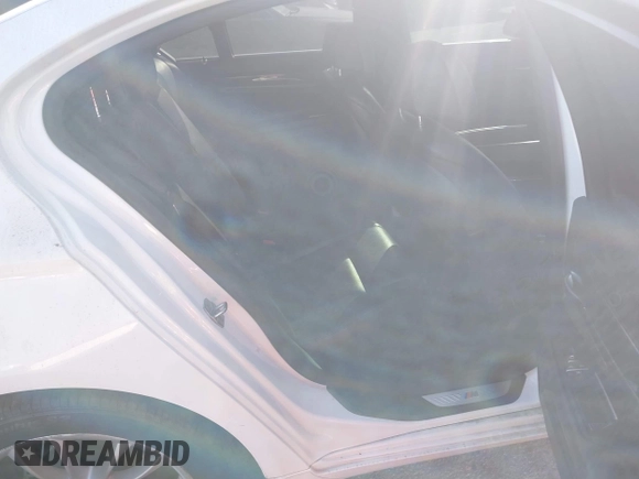 2015 BMW 7 Series 750i с VIN WBAYA8C58FD825806, выставлен на аукционе IAAI как лот 41221472 с пробегом 131 730 миль миль и . История ставок и продаж доступна на DreamBid. Изображение 8.