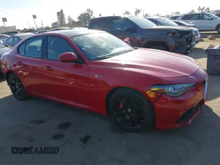 2022 Alfa Romeo Giulia Veloce z VIN ZARFAMBN0N7660194, wystawiony jako IAAI lot #40538470 z przebiegiem 28 245 mil mil oraz . Historia ofert i sprzedaży dostępna na DreamBid. Obrazek 1.
