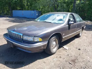 1993 Chevrolet Caprice z VIN 1G1BN53E9PR106587, wystawiony jako IAAI lot #42310802 z przebiegiem 77 043 mil mil oraz . Historia ofert i sprzedaży dostępna na DreamBid. Obrazek 2.