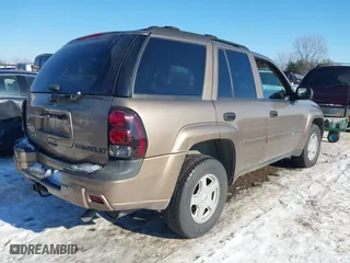 2002 Chevrolet TrailBlazer LS with VIN 1GNDT13S422356784, listed as a IAAI auction lot 41329655 with 122,525 mi miles. Bid and sale history available at carsss.com. Image 4.