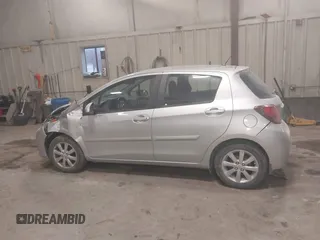 2016 Toyota Yaris L z VIN VNKKTUD32GA066699, wystawiony jako IAAI lot #41387987 z przebiegiem 76 595 mil mil oraz . Historia ofert i sprzedaży dostępna na DreamBid. Obrazek 14.