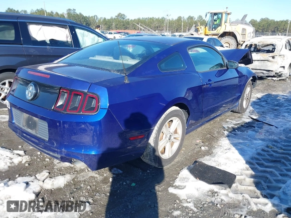 2014 Ford Mustang V6 with VIN 1ZVBP8AM6E5301075, listed as a IAAI auction lot 41427149 with 119,277 mi miles and . Bid and sale history available at carsss.com. Image 4.