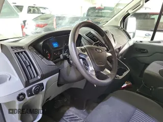 2017 Ford Transit z VIN 1FTYE1ZM7HKA10220, wystawiony jako IAAI lot #42905382 z przebiegiem 143 262 mil mil oraz . Historia ofert i sprzedaży dostępna na DreamBid. Obrazek 1.