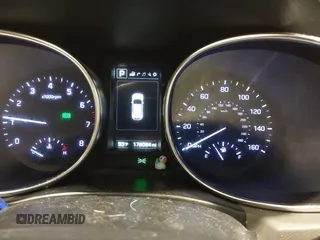 2017 Hyundai Santa Fe 2.4L z VIN 5XYZUDLBXHG447389, wystawiony jako IAAI lot #42249551 z przebiegiem 178 084 mil mil oraz . Historia ofert i sprzedaży dostępna na DreamBid. Obrazek 7.