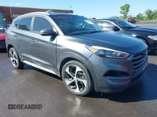 2017 Hyundai Tucson Value z VIN KM8J33A24HU387195, wystawiony jako IAAI lot #42050575 z przebiegiem 81 313 mil mil oraz . Historia ofert i sprzedaży dostępna na DreamBid. Obrazek 1.