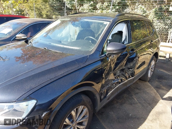 2018 Volkswagen Tiguan SEL z VIN 3VV2B7AX9JM142564, wystawiony jako IAAI lot #40630666 z przebiegiem 86 040 mil mil oraz . Historia ofert i sprzedaży dostępna na DreamBid. Obrazek 6.