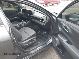 2023 Toyota Crown XLE с VIN JTDAAAAF8P3010262, выставлен на аукционе IAAI как лот 41485203 с пробегом 6 061 миль миль и . История ставок и продаж доступна на DreamBid. Изображение 5.