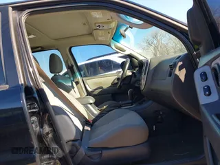 2007 Ford Escape XLT with VIN 1FMYU03137KA69934, listed as a IAAI auction lot 41007739 with 193,956 mi miles and . Bid and sale history available at DreamBid. Image 5.