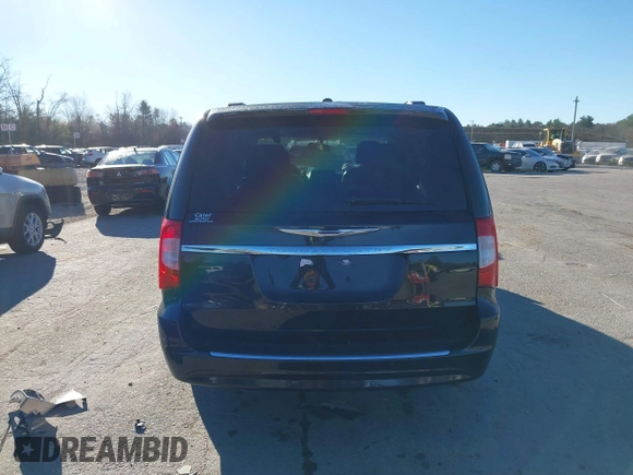 2011 Chrysler Town & Country Touring L z VIN 2A4RR8DG6BR803563, wystawiony jako IAAI lot #40921680 z przebiegiem 59 881 mil mil oraz . Historia ofert i sprzedaży dostępna na DreamBid. Obrazek 16.