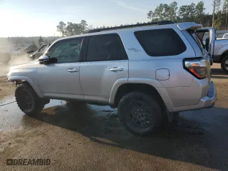 2020 Toyota 4Runner SR5 with VIN JTEBU5JR0L5815681, listed as a Copart auction lot 43769535 with 38,151 mi miles and Salvage Title. Bid and sale history available at carsss.com. Image 2.