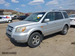 2008 Honda Pilot SE with VIN 5FNYF18388B018930, listed as a IAAI auction lot 41787945 with 236,890 mi miles. Bid and sale history available at carsss.com. Image 2.