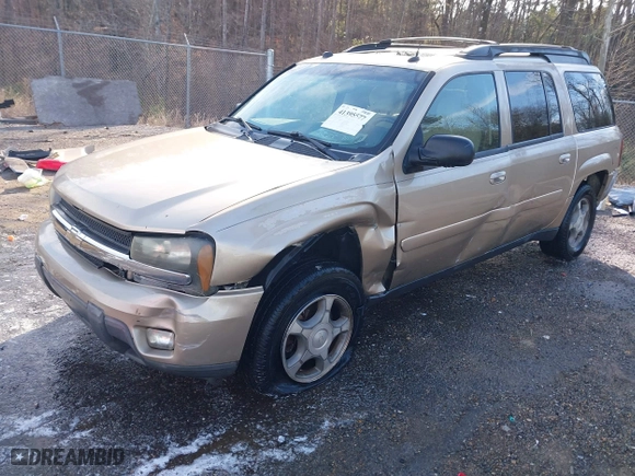 2005 Chevrolet TrailBlazer LS with VIN 1GNES16S356113516, listed as a IAAI auction lot 41395577 with 267,799 mi miles. Bid and sale history available at carsss.com. Image 2.