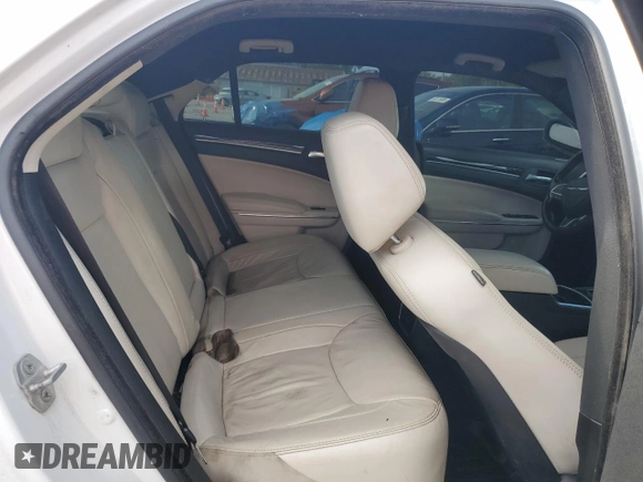 2015 Chrysler 300 Limited z VIN 2C3CCAAG4FH807121, wystawiony jako Copart lot #56182435 z przebiegiem 229 965 mil mil oraz Czysty tytuł • Clean title. Historia ofert i sprzedaży dostępna na DreamBid. Obrazek 10.