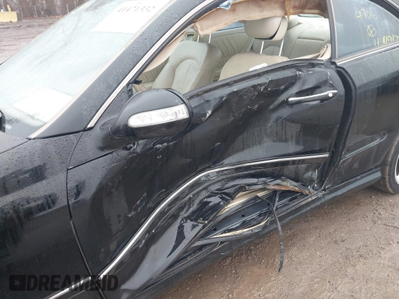 2007 Mercedes-Benz CLK-Class 5.5L with VIN WDBTJ72H77F214706, listed as a IAAI auction lot 41471332 with 87,310 mi miles. Bid and sale history available at carsss.com. Image 6.