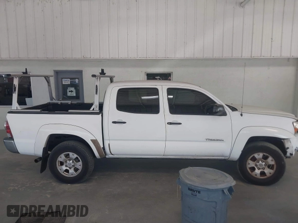 2009 Toyota Tacoma PreRunner with VIN 3TMJU62N49M090994, listed as a IAAI auction lot 41787065 with 207,386 mi miles. Bid and sale history available at carsss.com. Image 13.