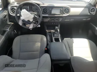 2018 Toyota Tacoma SR5 z VIN 3TMAZ5CN0JM056596, wystawiony jako Copart lot #58373385 z przebiegiem 60 798 mil mil oraz Szkoda całkowita • Salvage title. Historia ofert i sprzedaży dostępna na DreamBid. Obrazek 8.