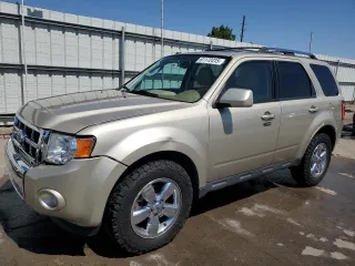2010 Ford Escape Limited z VIN 1FMCU9EG5AKC49732, wystawiony jako Copart lot #61172415 z przebiegiem 148 796 mil mil oraz Szkoda całkowita • Salvage title. Historia ofert i sprzedaży dostępna na DreamBid. Obrazek 1.