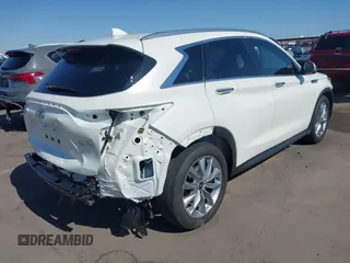 2020 Infiniti QX50 Luxe z VIN 3PCAJ5M38LF102168, wystawiony jako IAAI lot #42303489 z przebiegiem 24 910 mil mil oraz . Historia ofert i sprzedaży dostępna na DreamBid. Obrazek 4.