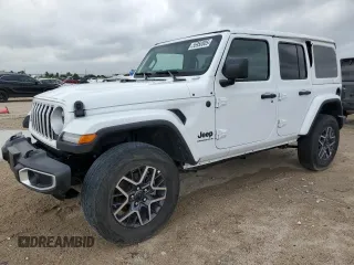 2025 Jeep Wrangler Sahara z VIN 1C4PJXEN1SW528297, wystawiony jako Copart lot #55950005 z przebiegiem 7 167 mil mil oraz Czysty tytuł • Clean title. Historia ofert i sprzedaży dostępna na DreamBid. Obrazek 1.