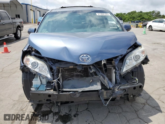 2017 Toyota Sienna XLE Auto Access Seat with VIN 5TDYZ3DC3HS868727, listed as a Copart auction lot 61308185 with 87,927 mi miles and Salvage title. Bid and sale history available at DreamBid. Image 5.