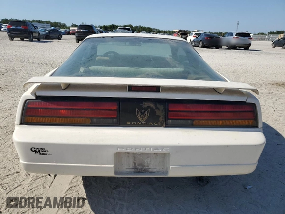 1989 Pontiac Firebird z VIN 1G2FS21S4KL260438, wystawiony jako Copart lot #57420155 z przebiegiem 132 101 mil mil oraz Czysty tytuł • Clean title. Historia ofert i sprzedaży dostępna na DreamBid. Obrazek 7.