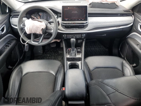 2022 Jeep Compass Latitude z VIN 3C4NJCBBXNT192492, wystawiony jako Copart lot #57164695 z przebiegiem 29 628 mil mil oraz Szkoda całkowita • Salvage title. Historia ofert i sprzedaży dostępna na DreamBid. Obrazek 8.