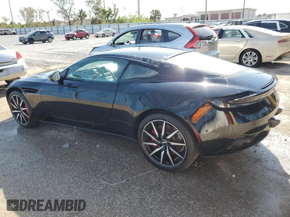 2018 Aston Martin DB11 V8 z VIN SCFRMFAW3JGL04645, wystawiony jako Copart lot #83042994 z przebiegiem Nie podano mil oraz Nie do naprawy. Historia ofert i sprzedaży dostępna na DreamBid. Obrazek 2.