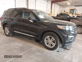2021 Ford Explorer XLT z VIN 1FMSK8DH7MGA14617, wystawiony jako IAAI lot #41884835 z przebiegiem 84 800 mil mil oraz . Historia ofert i sprzedaży dostępna na DreamBid. Obrazek 1.