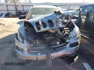 2017 Jeep Cherokee Altitude z VIN 1C4PJLASXHW649973, wystawiony jako IAAI lot #41672054 z przebiegiem 190 000 mil mil oraz . Historia ofert i sprzedaży dostępna na DreamBid. Obrazek 6.