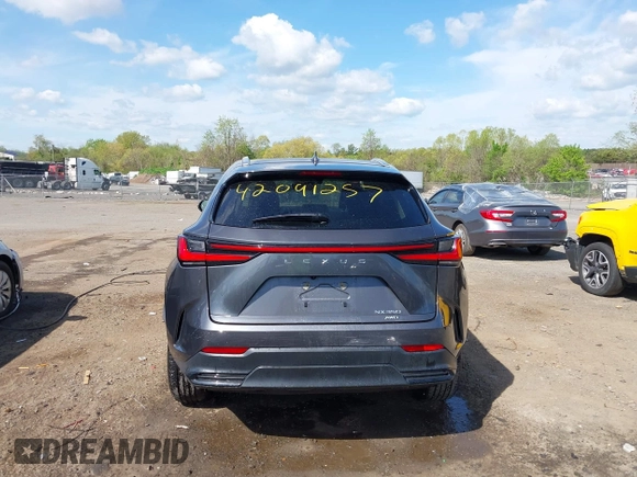 2023 Lexus NX 350 Premium z VIN 2T2GGCEZ3PC023075, wystawiony jako IAAI lot #42091257 z przebiegiem 28 674 mil mil oraz . Historia ofert i sprzedaży dostępna na DreamBid. Obrazek 17.