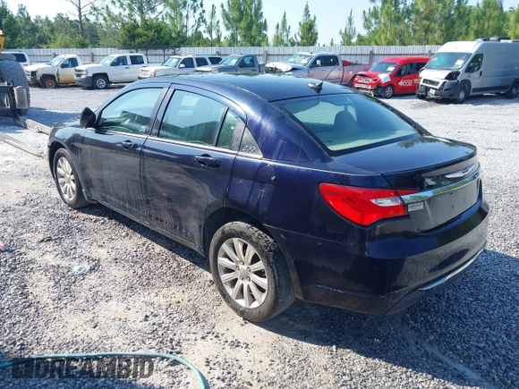 2012 Chrysler 200 Touring z VIN 1C3CCBBB1CN172726, wystawiony jako IAAI lot #42157617 z przebiegiem 198 765 mil mil oraz . Historia ofert i sprzedaży dostępna na DreamBid. Obrazek 3.